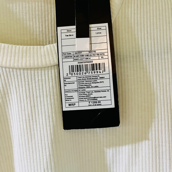 Westside wardrobe White floral top with puff sleeves! - Picture 6 of 6